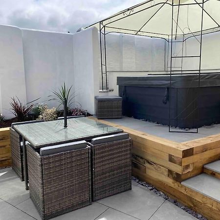 Flat Lode Nook Modern 2 Bed Home With Hot Tub Pool Exterior photo