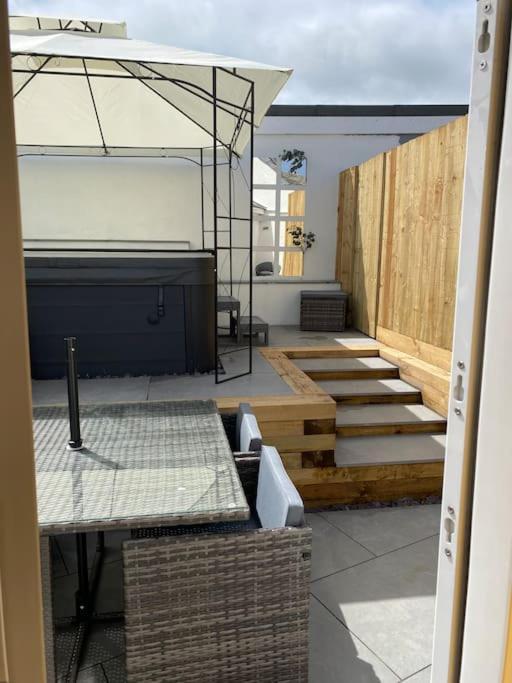 Flat Lode Nook Modern 2 Bed Home With Hot Tub Pool Exterior photo